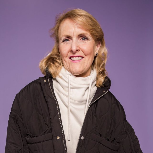 Femme senior souriante, portrait naturel